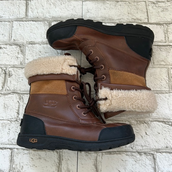 Ugg Butte Boots - Picture 2 of 9